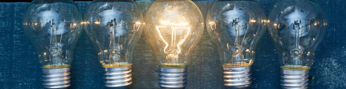 5 light bulbs, one lit 5 light bulbs, one lit